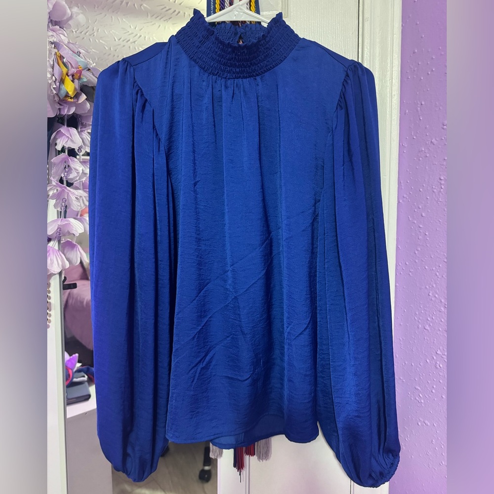 Women’s Blouse
Yuni Los Angeles